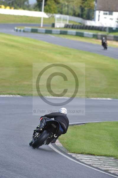 Mallory park Leicestershire;Mallory park photographs;Motorcycle action photographs;event digital images;eventdigitalimages;mallory park;no limits trackday;peter wileman photography;trackday;trackday digital images;trackday photos