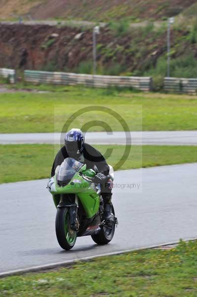 Mallory park Leicestershire;Mallory park photographs;Motorcycle action photographs;event digital images;eventdigitalimages;mallory park;no limits trackday;peter wileman photography;trackday;trackday digital images;trackday photos