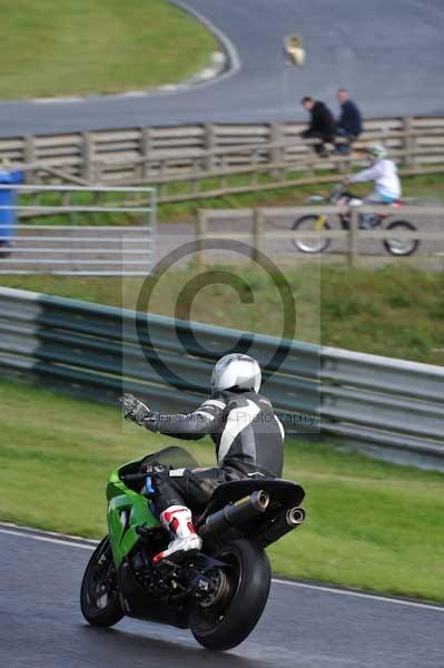 Mallory park Leicestershire;Mallory park photographs;Motorcycle action photographs;event digital images;eventdigitalimages;mallory park;no limits trackday;peter wileman photography;trackday;trackday digital images;trackday photos