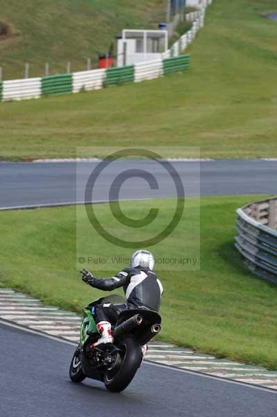 Mallory park Leicestershire;Mallory park photographs;Motorcycle action photographs;event digital images;eventdigitalimages;mallory park;no limits trackday;peter wileman photography;trackday;trackday digital images;trackday photos