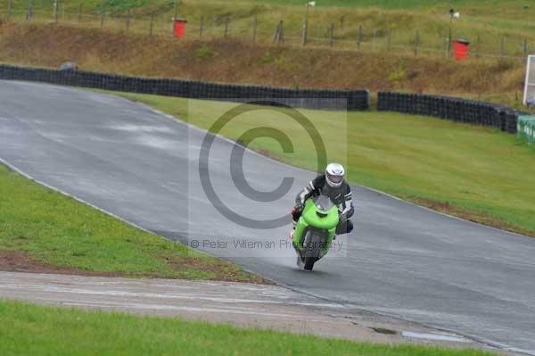 Mallory park Leicestershire;Mallory park photographs;Motorcycle action photographs;event digital images;eventdigitalimages;mallory park;no limits trackday;peter wileman photography;trackday;trackday digital images;trackday photos