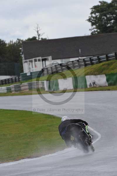 Mallory park Leicestershire;Mallory park photographs;Motorcycle action photographs;event digital images;eventdigitalimages;mallory park;no limits trackday;peter wileman photography;trackday;trackday digital images;trackday photos