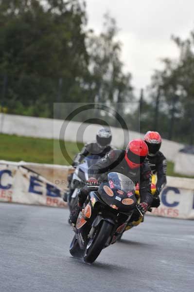 Mallory park Leicestershire;Mallory park photographs;Motorcycle action photographs;event digital images;eventdigitalimages;mallory park;no limits trackday;peter wileman photography;trackday;trackday digital images;trackday photos