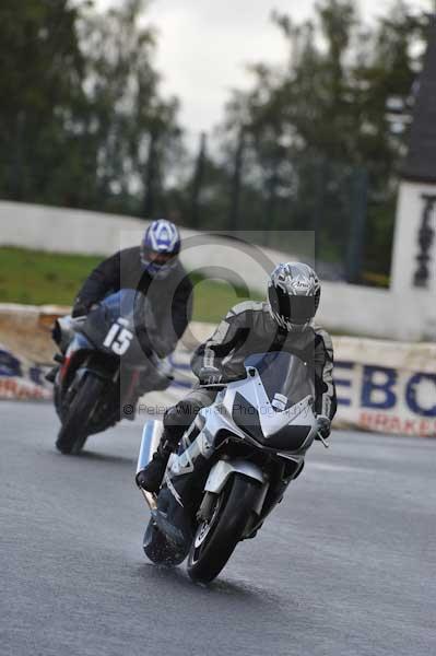 Mallory park Leicestershire;Mallory park photographs;Motorcycle action photographs;event digital images;eventdigitalimages;mallory park;no limits trackday;peter wileman photography;trackday;trackday digital images;trackday photos