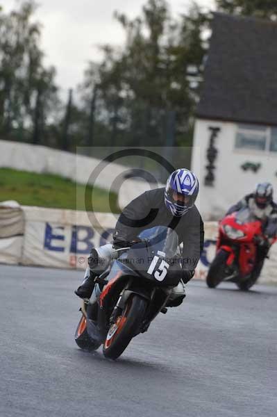 Mallory park Leicestershire;Mallory park photographs;Motorcycle action photographs;event digital images;eventdigitalimages;mallory park;no limits trackday;peter wileman photography;trackday;trackday digital images;trackday photos