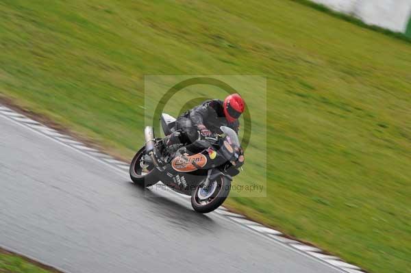 Mallory park Leicestershire;Mallory park photographs;Motorcycle action photographs;event digital images;eventdigitalimages;mallory park;no limits trackday;peter wileman photography;trackday;trackday digital images;trackday photos