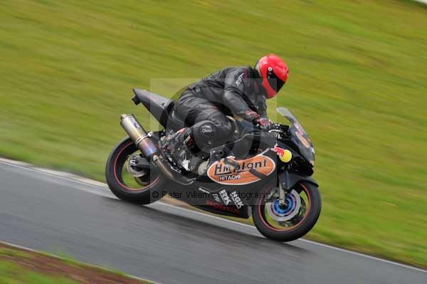 Mallory park Leicestershire;Mallory park photographs;Motorcycle action photographs;event digital images;eventdigitalimages;mallory park;no limits trackday;peter wileman photography;trackday;trackday digital images;trackday photos