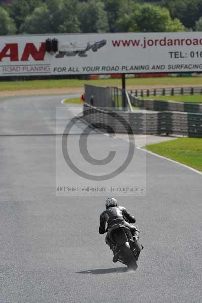 Mallory park Leicestershire;Mallory park photographs;Motorcycle action photographs;event digital images;eventdigitalimages;mallory park;no limits trackday;peter wileman photography;trackday;trackday digital images;trackday photos