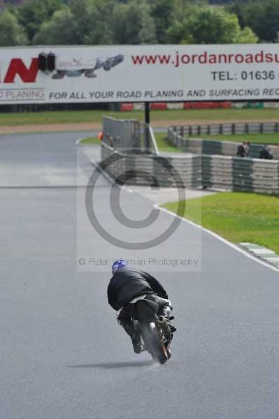 Mallory park Leicestershire;Mallory park photographs;Motorcycle action photographs;event digital images;eventdigitalimages;mallory park;no limits trackday;peter wileman photography;trackday;trackday digital images;trackday photos