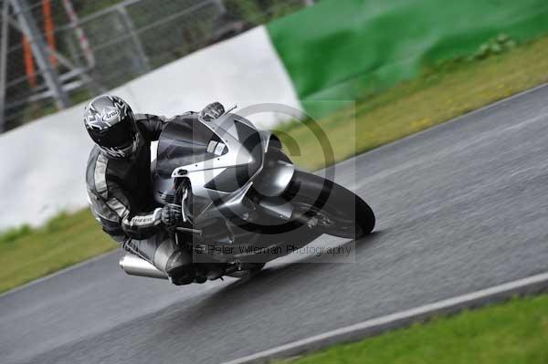 Mallory park Leicestershire;Mallory park photographs;Motorcycle action photographs;event digital images;eventdigitalimages;mallory park;no limits trackday;peter wileman photography;trackday;trackday digital images;trackday photos