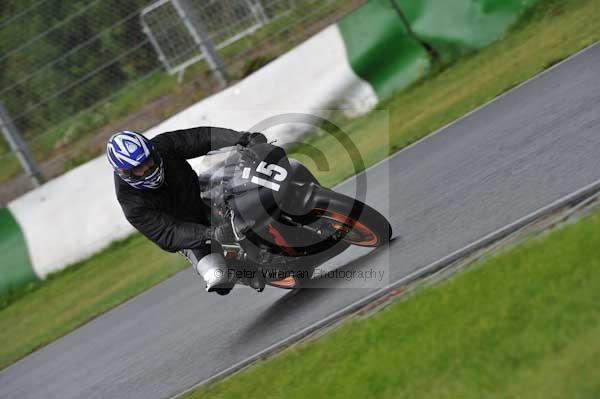 Mallory park Leicestershire;Mallory park photographs;Motorcycle action photographs;event digital images;eventdigitalimages;mallory park;no limits trackday;peter wileman photography;trackday;trackday digital images;trackday photos