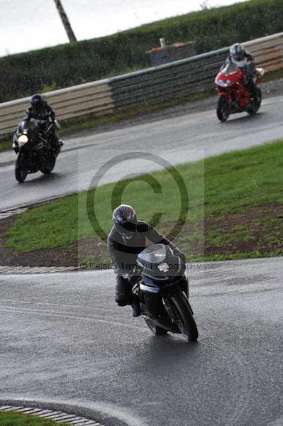 Mallory park Leicestershire;Mallory park photographs;Motorcycle action photographs;event digital images;eventdigitalimages;mallory park;no limits trackday;peter wileman photography;trackday;trackday digital images;trackday photos