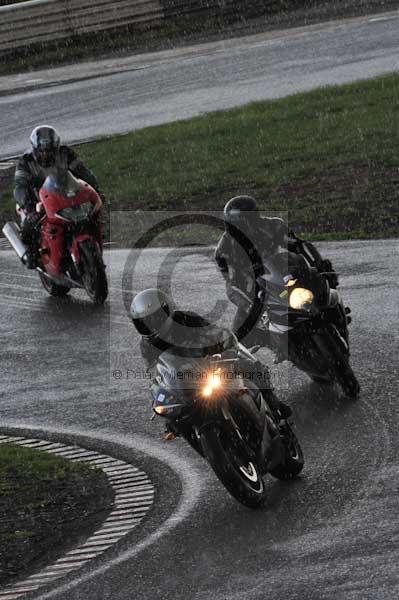 Mallory park Leicestershire;Mallory park photographs;Motorcycle action photographs;event digital images;eventdigitalimages;mallory park;no limits trackday;peter wileman photography;trackday;trackday digital images;trackday photos