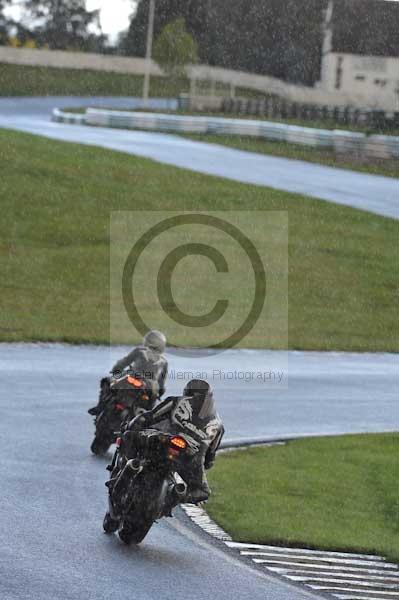 Mallory park Leicestershire;Mallory park photographs;Motorcycle action photographs;event digital images;eventdigitalimages;mallory park;no limits trackday;peter wileman photography;trackday;trackday digital images;trackday photos