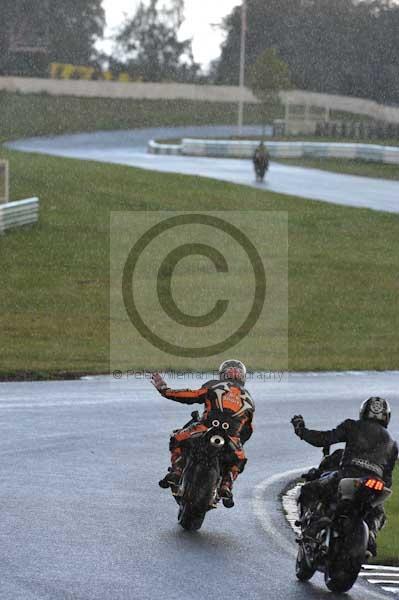 Mallory park Leicestershire;Mallory park photographs;Motorcycle action photographs;event digital images;eventdigitalimages;mallory park;no limits trackday;peter wileman photography;trackday;trackday digital images;trackday photos