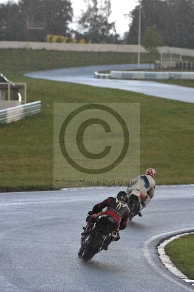 Mallory park Leicestershire;Mallory park photographs;Motorcycle action photographs;event digital images;eventdigitalimages;mallory park;no limits trackday;peter wileman photography;trackday;trackday digital images;trackday photos