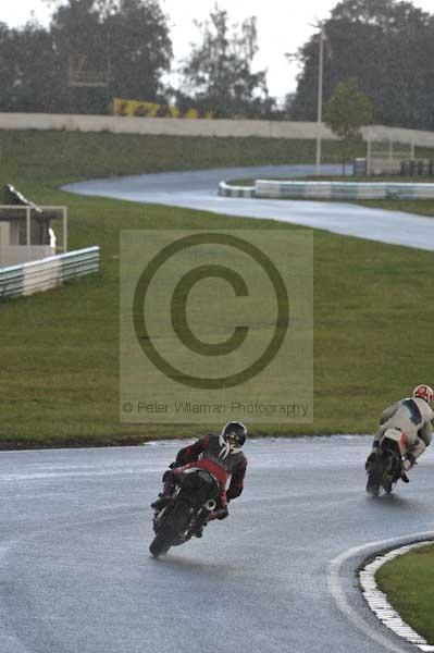 Mallory park Leicestershire;Mallory park photographs;Motorcycle action photographs;event digital images;eventdigitalimages;mallory park;no limits trackday;peter wileman photography;trackday;trackday digital images;trackday photos