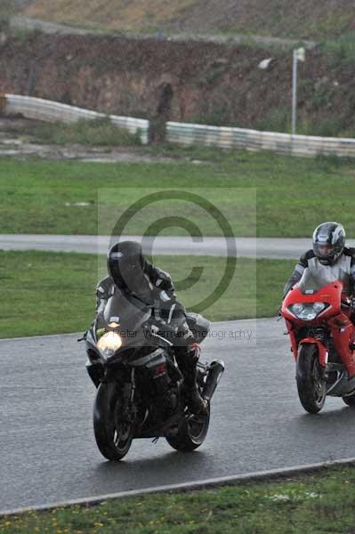 Mallory park Leicestershire;Mallory park photographs;Motorcycle action photographs;event digital images;eventdigitalimages;mallory park;no limits trackday;peter wileman photography;trackday;trackday digital images;trackday photos