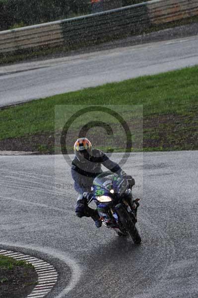 Mallory park Leicestershire;Mallory park photographs;Motorcycle action photographs;event digital images;eventdigitalimages;mallory park;no limits trackday;peter wileman photography;trackday;trackday digital images;trackday photos