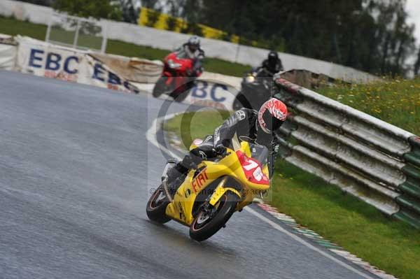 Mallory park Leicestershire;Mallory park photographs;Motorcycle action photographs;event digital images;eventdigitalimages;mallory park;no limits trackday;peter wileman photography;trackday;trackday digital images;trackday photos