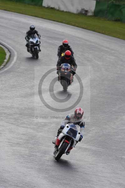 Mallory park Leicestershire;Mallory park photographs;Motorcycle action photographs;event digital images;eventdigitalimages;mallory park;no limits trackday;peter wileman photography;trackday;trackday digital images;trackday photos