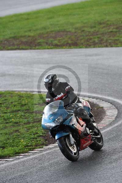 Mallory park Leicestershire;Mallory park photographs;Motorcycle action photographs;event digital images;eventdigitalimages;mallory park;no limits trackday;peter wileman photography;trackday;trackday digital images;trackday photos