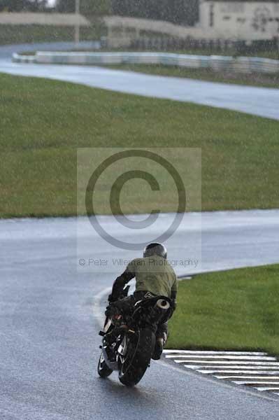 Mallory park Leicestershire;Mallory park photographs;Motorcycle action photographs;event digital images;eventdigitalimages;mallory park;no limits trackday;peter wileman photography;trackday;trackday digital images;trackday photos