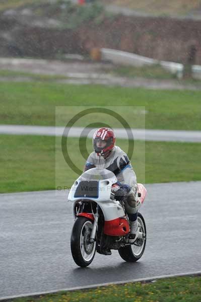 Mallory park Leicestershire;Mallory park photographs;Motorcycle action photographs;event digital images;eventdigitalimages;mallory park;no limits trackday;peter wileman photography;trackday;trackday digital images;trackday photos