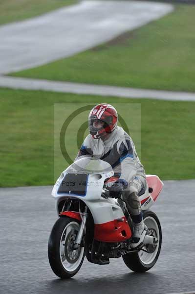 Mallory park Leicestershire;Mallory park photographs;Motorcycle action photographs;event digital images;eventdigitalimages;mallory park;no limits trackday;peter wileman photography;trackday;trackday digital images;trackday photos