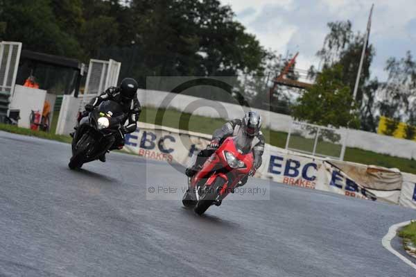 Mallory park Leicestershire;Mallory park photographs;Motorcycle action photographs;event digital images;eventdigitalimages;mallory park;no limits trackday;peter wileman photography;trackday;trackday digital images;trackday photos