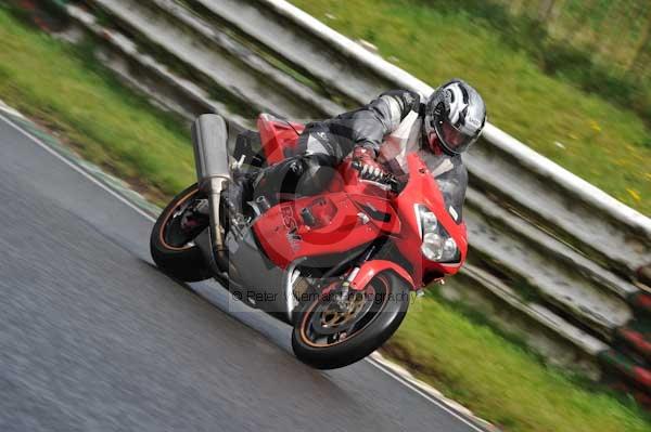 Mallory park Leicestershire;Mallory park photographs;Motorcycle action photographs;event digital images;eventdigitalimages;mallory park;no limits trackday;peter wileman photography;trackday;trackday digital images;trackday photos