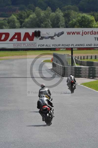 Mallory park Leicestershire;Mallory park photographs;Motorcycle action photographs;event digital images;eventdigitalimages;mallory park;no limits trackday;peter wileman photography;trackday;trackday digital images;trackday photos