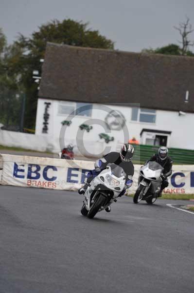 Mallory park Leicestershire;Mallory park photographs;Motorcycle action photographs;event digital images;eventdigitalimages;mallory park;no limits trackday;peter wileman photography;trackday;trackday digital images;trackday photos