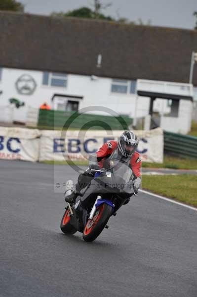 Mallory park Leicestershire;Mallory park photographs;Motorcycle action photographs;event digital images;eventdigitalimages;mallory park;no limits trackday;peter wileman photography;trackday;trackday digital images;trackday photos