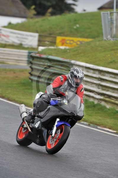 Mallory park Leicestershire;Mallory park photographs;Motorcycle action photographs;event digital images;eventdigitalimages;mallory park;no limits trackday;peter wileman photography;trackday;trackday digital images;trackday photos