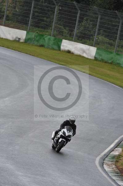 Mallory park Leicestershire;Mallory park photographs;Motorcycle action photographs;event digital images;eventdigitalimages;mallory park;no limits trackday;peter wileman photography;trackday;trackday digital images;trackday photos