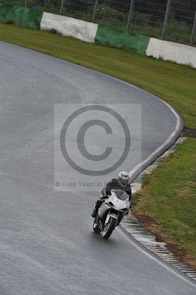 Mallory park Leicestershire;Mallory park photographs;Motorcycle action photographs;event digital images;eventdigitalimages;mallory park;no limits trackday;peter wileman photography;trackday;trackday digital images;trackday photos