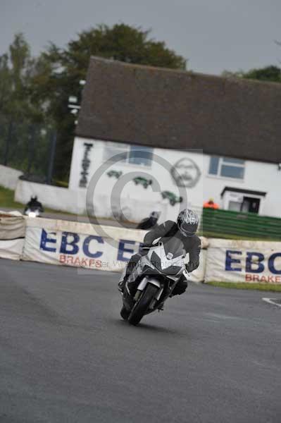 Mallory park Leicestershire;Mallory park photographs;Motorcycle action photographs;event digital images;eventdigitalimages;mallory park;no limits trackday;peter wileman photography;trackday;trackday digital images;trackday photos