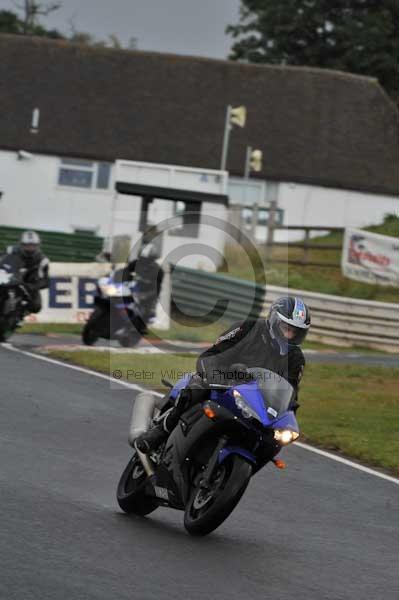 Mallory park Leicestershire;Mallory park photographs;Motorcycle action photographs;event digital images;eventdigitalimages;mallory park;no limits trackday;peter wileman photography;trackday;trackday digital images;trackday photos