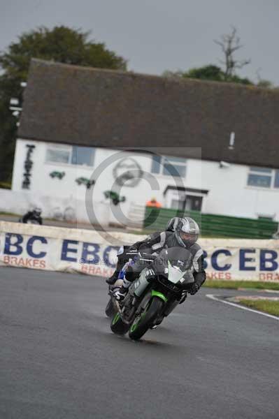 Mallory park Leicestershire;Mallory park photographs;Motorcycle action photographs;event digital images;eventdigitalimages;mallory park;no limits trackday;peter wileman photography;trackday;trackday digital images;trackday photos