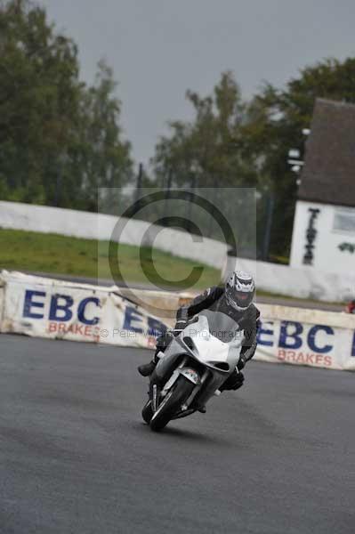 Mallory park Leicestershire;Mallory park photographs;Motorcycle action photographs;event digital images;eventdigitalimages;mallory park;no limits trackday;peter wileman photography;trackday;trackday digital images;trackday photos