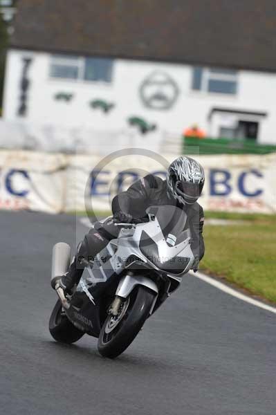 Mallory park Leicestershire;Mallory park photographs;Motorcycle action photographs;event digital images;eventdigitalimages;mallory park;no limits trackday;peter wileman photography;trackday;trackday digital images;trackday photos