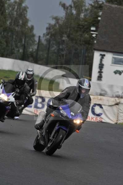 Mallory park Leicestershire;Mallory park photographs;Motorcycle action photographs;event digital images;eventdigitalimages;mallory park;no limits trackday;peter wileman photography;trackday;trackday digital images;trackday photos