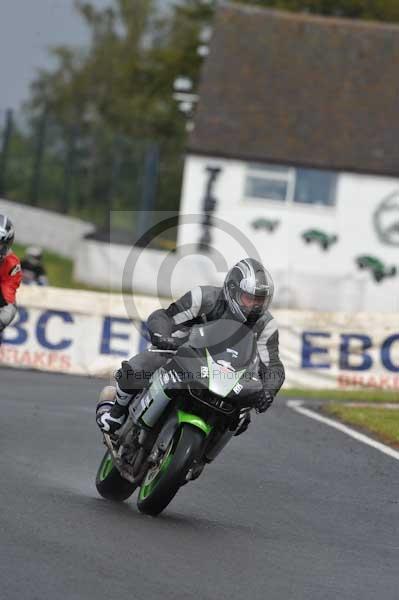 Mallory park Leicestershire;Mallory park photographs;Motorcycle action photographs;event digital images;eventdigitalimages;mallory park;no limits trackday;peter wileman photography;trackday;trackday digital images;trackday photos