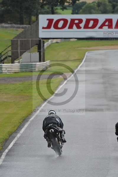 Mallory park Leicestershire;Mallory park photographs;Motorcycle action photographs;event digital images;eventdigitalimages;mallory park;no limits trackday;peter wileman photography;trackday;trackday digital images;trackday photos