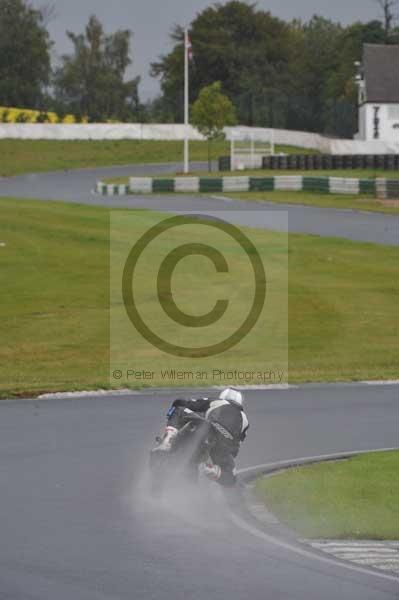 Mallory park Leicestershire;Mallory park photographs;Motorcycle action photographs;event digital images;eventdigitalimages;mallory park;no limits trackday;peter wileman photography;trackday;trackday digital images;trackday photos