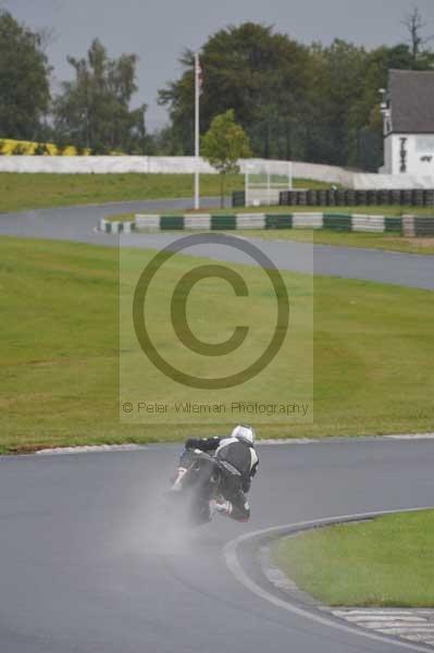 Mallory park Leicestershire;Mallory park photographs;Motorcycle action photographs;event digital images;eventdigitalimages;mallory park;no limits trackday;peter wileman photography;trackday;trackday digital images;trackday photos