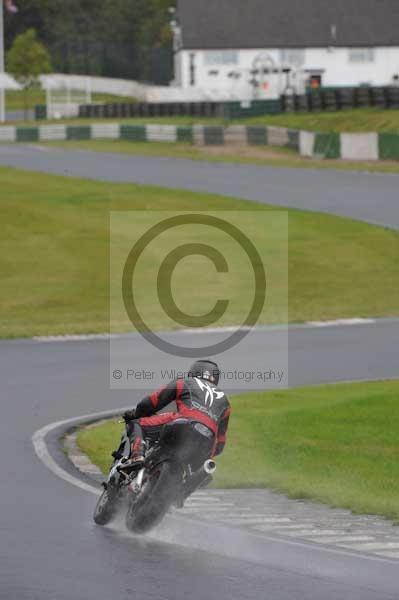 Mallory park Leicestershire;Mallory park photographs;Motorcycle action photographs;event digital images;eventdigitalimages;mallory park;no limits trackday;peter wileman photography;trackday;trackday digital images;trackday photos