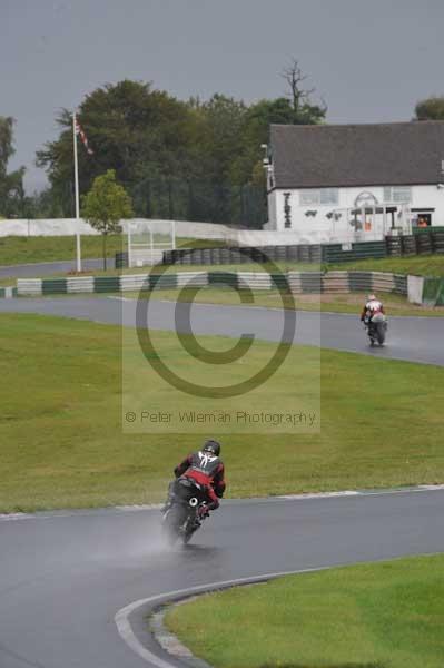 Mallory park Leicestershire;Mallory park photographs;Motorcycle action photographs;event digital images;eventdigitalimages;mallory park;no limits trackday;peter wileman photography;trackday;trackday digital images;trackday photos