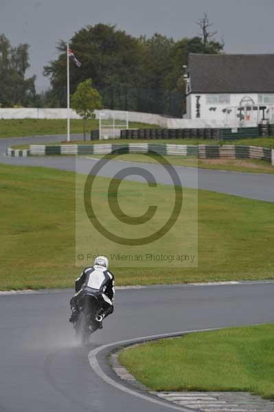 Mallory park Leicestershire;Mallory park photographs;Motorcycle action photographs;event digital images;eventdigitalimages;mallory park;no limits trackday;peter wileman photography;trackday;trackday digital images;trackday photos